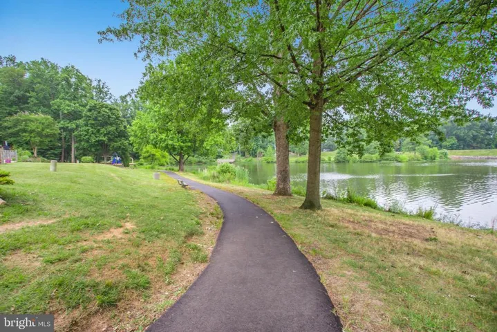 5522 Beaconsfield Ct, Burke, Virginia 22015