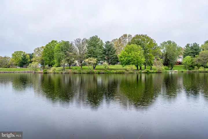 5522 Beaconsfield Ct, Burke, Virginia 22015