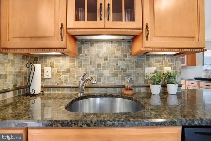 5522 Beaconsfield Ct, Burke, Virginia 22015