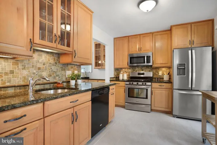 5522 Beaconsfield Ct, Burke, Virginia 22015