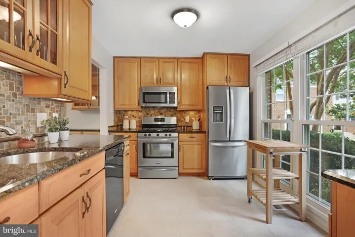 5522 Beaconsfield Ct, Burke, Virginia 22015