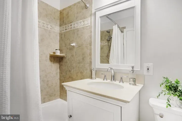 5522 Beaconsfield Ct, Burke, Virginia 22015