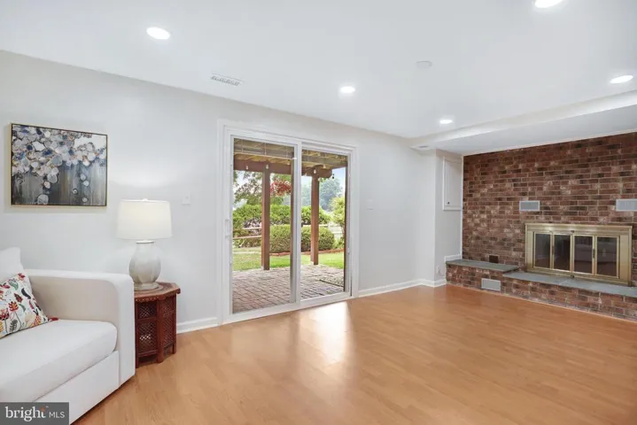 5522 Beaconsfield Ct, Burke, Virginia 22015