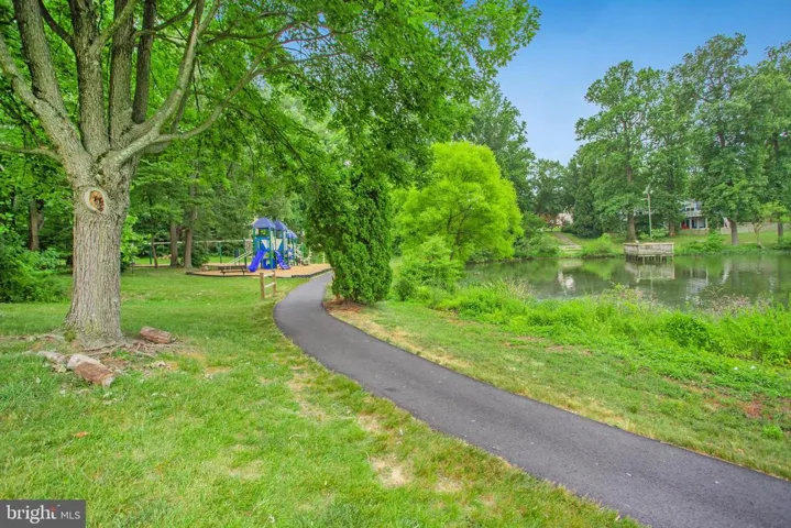 5522 Beaconsfield Ct, Burke, Virginia 22015