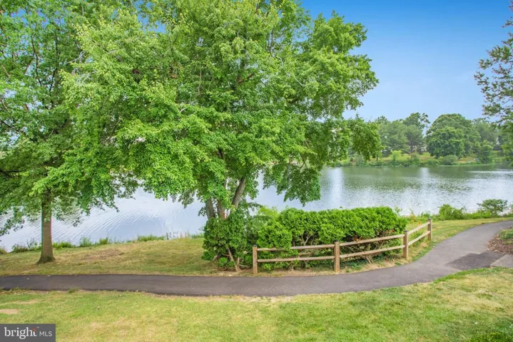 5522 Beaconsfield Ct, Burke, Virginia 22015