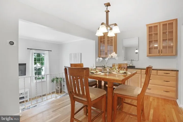 5522 Beaconsfield Ct, Burke, Virginia 22015