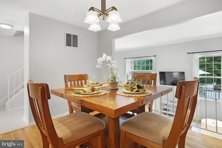 5522 Beaconsfield Ct, Burke, Virginia 22015