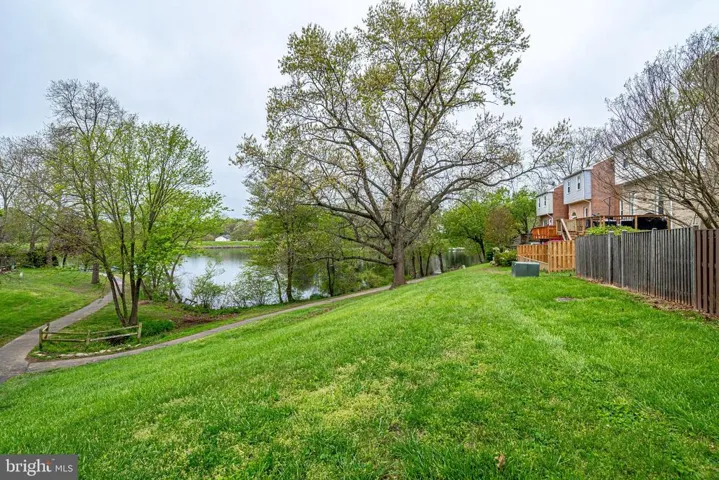 5522 Beaconsfield Ct, Burke, Virginia 22015