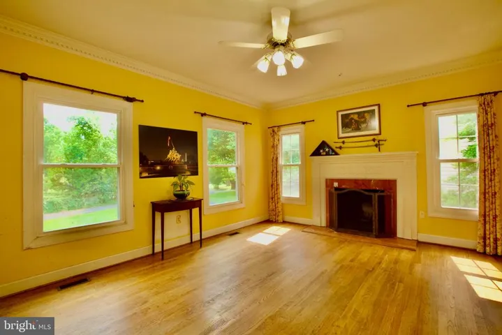 610 Langston Ln, Falls Church, Virginia 22046