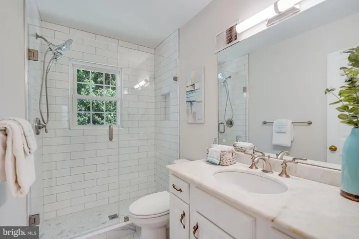 7734 Virginia Ln, Falls Church, Virginia 22043