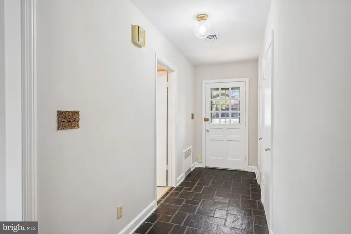 4837 27th St N, Arlington, Virginia 22207