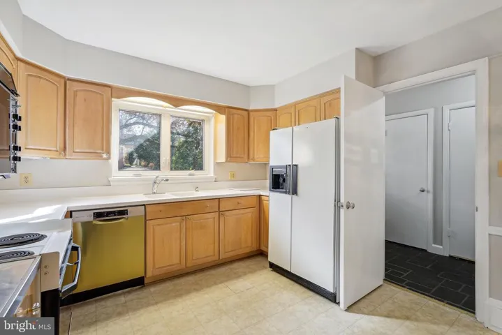 4837 27th St N, Arlington, Virginia 22207