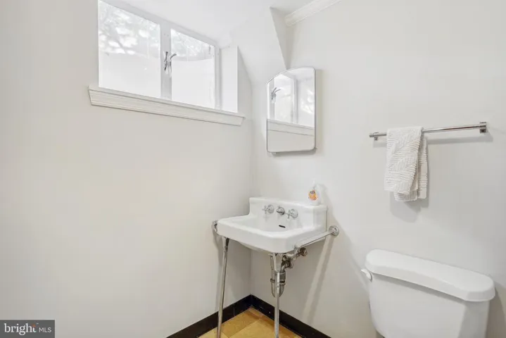4837 27th St N, Arlington, Virginia 22207