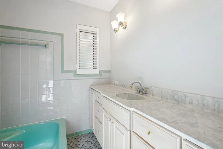 4837 27th St N, Arlington, Virginia 22207