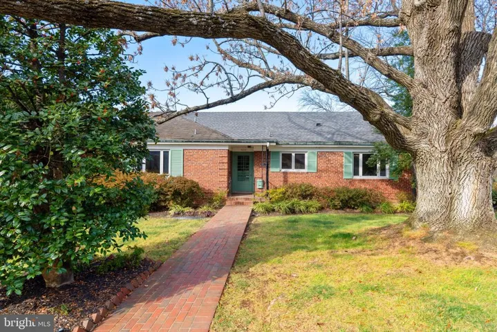 4837 27th St N, Arlington, Virginia 22207