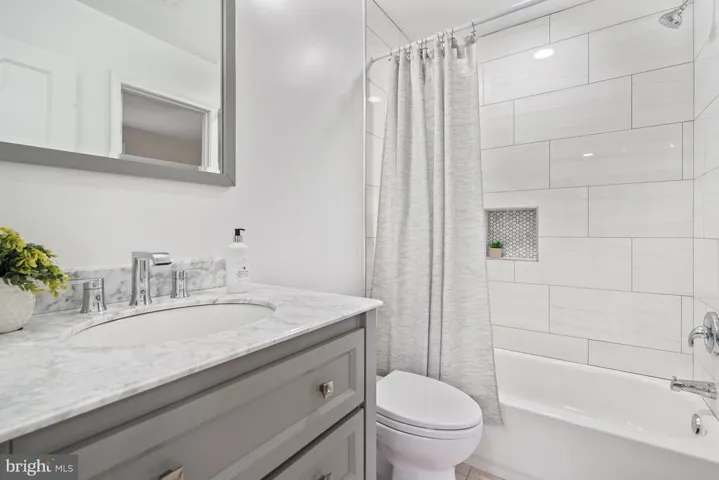 6808 Murray Ln, Annandale, Virginia 22003