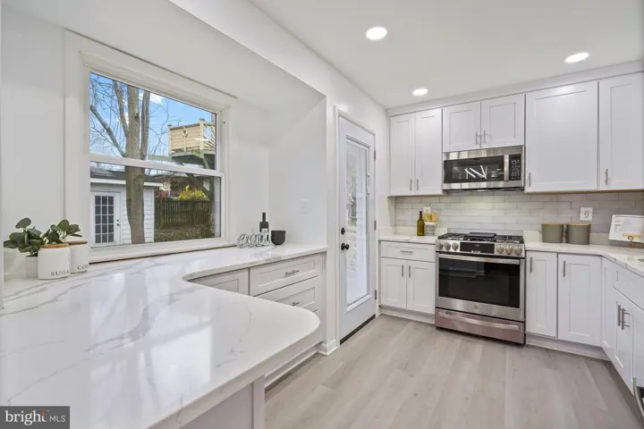 6808 Murray Ln, Annandale, Virginia 22003