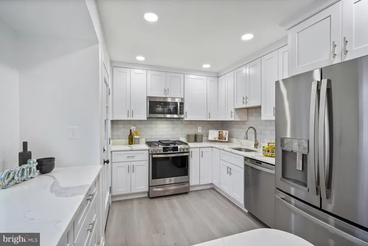 6808 Murray Ln, Annandale, Virginia 22003