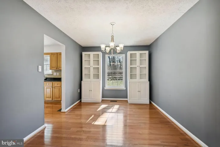 859 Moffett Forge Rd, Herndon, Virginia 20170