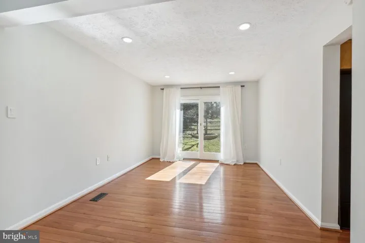 859 Moffett Forge Rd, Herndon, Virginia 20170