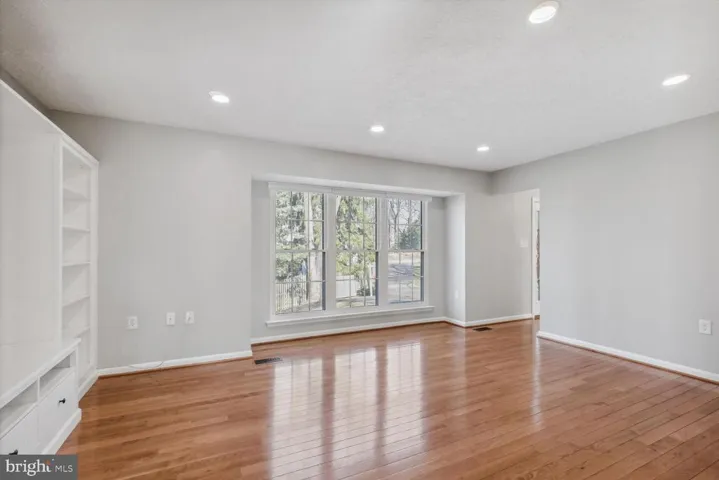 859 Moffett Forge Rd, Herndon, Virginia 20170