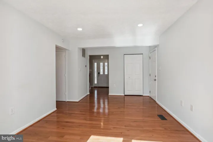 859 Moffett Forge Rd, Herndon, Virginia 20170