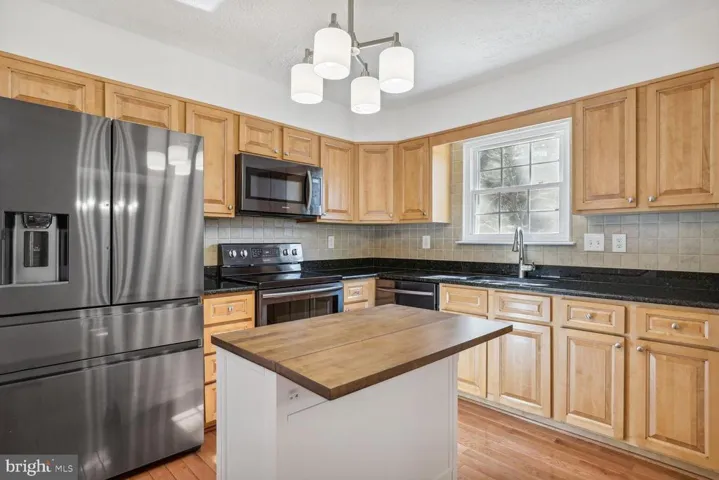 859 Moffett Forge Rd, Herndon, Virginia 20170