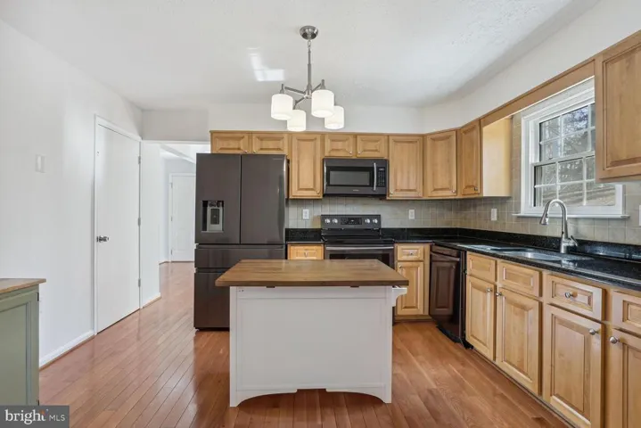 859 Moffett Forge Rd, Herndon, Virginia 20170