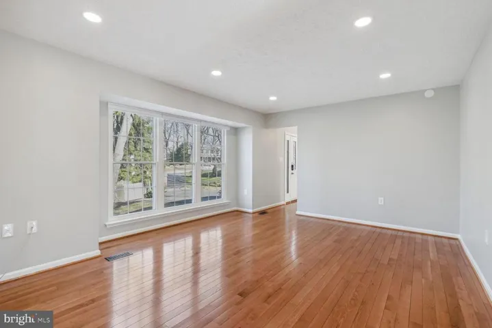 859 Moffett Forge Rd, Herndon, Virginia 20170