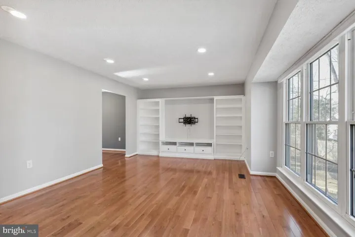 859 Moffett Forge Rd, Herndon, Virginia 20170