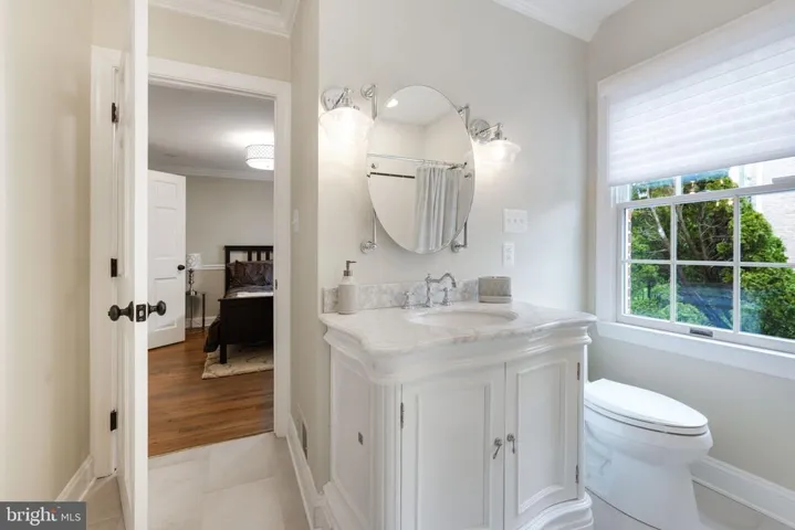 9425 Lakeside Dr, Vienna, Virginia 22182