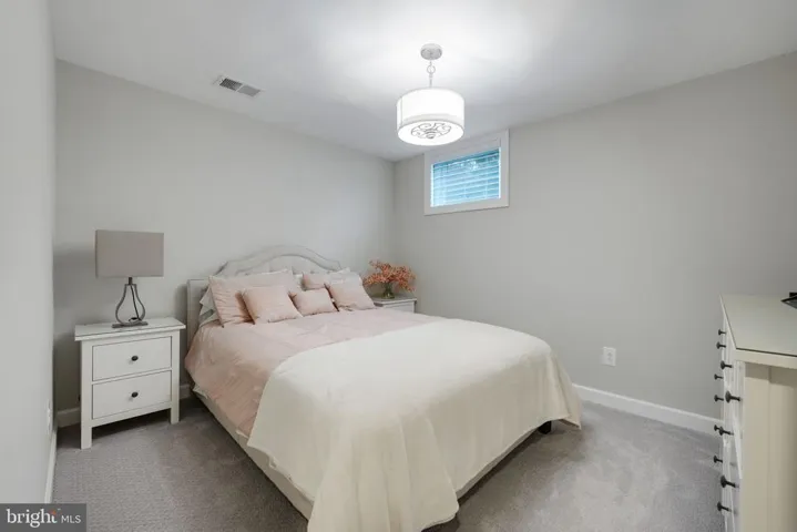 9425 Lakeside Dr, Vienna, Virginia 22182