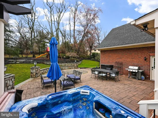 9425 Lakeside Dr, Vienna, Virginia 22182