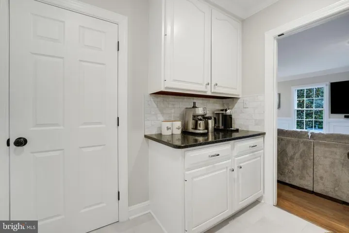 9425 Lakeside Dr, Vienna, Virginia 22182