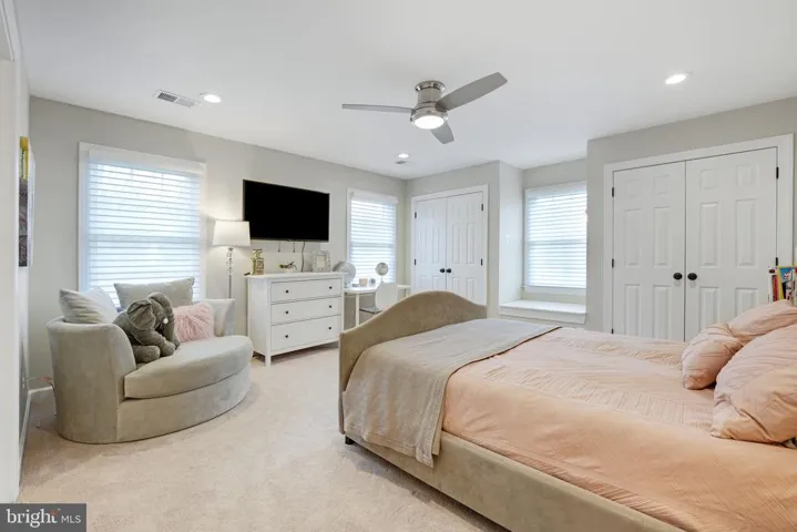 9425 Lakeside Dr, Vienna, Virginia 22182