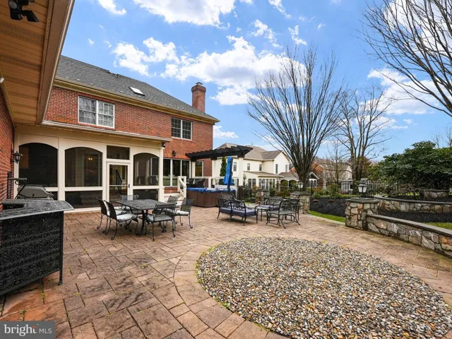 9425 Lakeside Dr, Vienna, Virginia 22182