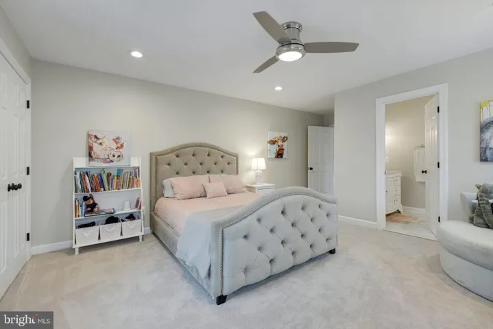 9425 Lakeside Dr, Vienna, Virginia 22182