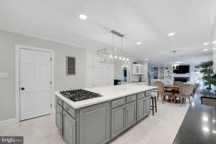 9425 Lakeside Dr, Vienna, Virginia 22182