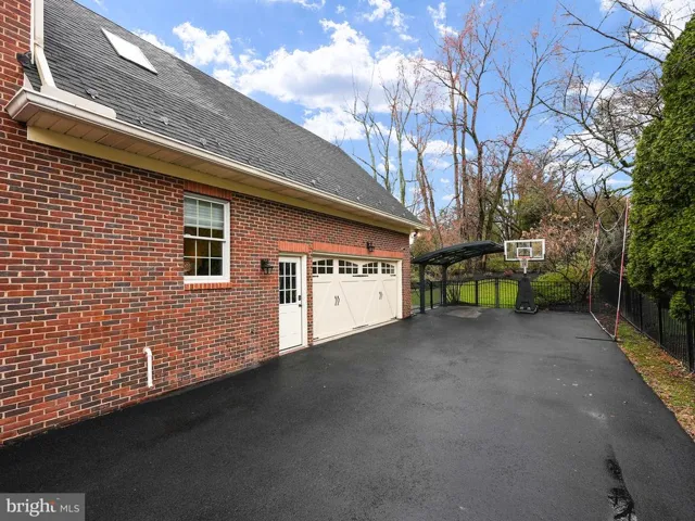 9425 Lakeside Dr, Vienna, Virginia 22182