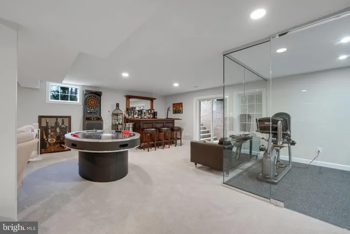 9425 Lakeside Dr, Vienna, Virginia 22182