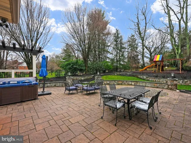 9425 Lakeside Dr, Vienna, Virginia 22182