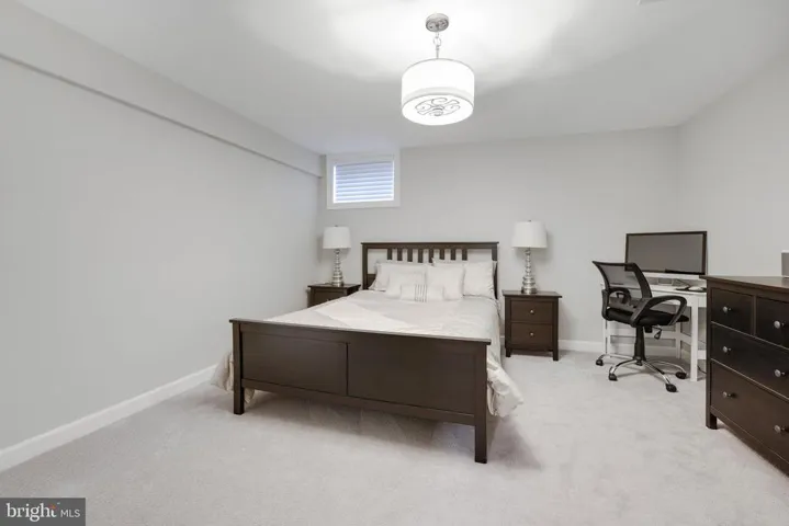 9425 Lakeside Dr, Vienna, Virginia 22182