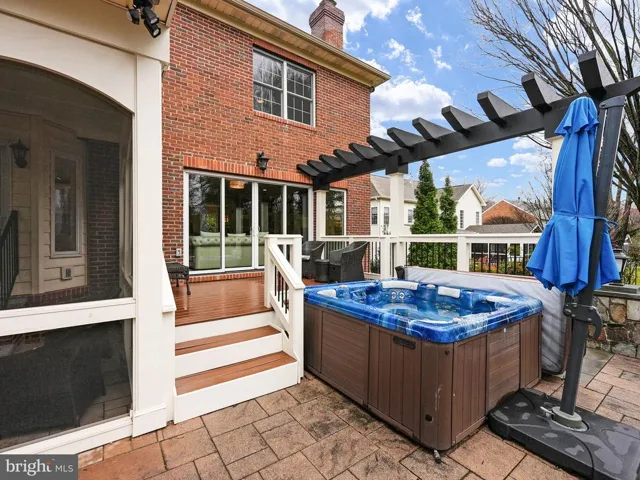 9425 Lakeside Dr, Vienna, Virginia 22182