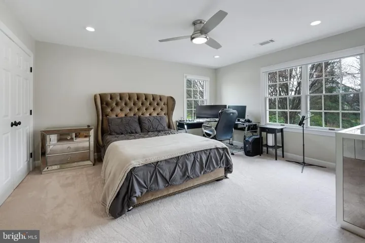 9425 Lakeside Dr, Vienna, Virginia 22182