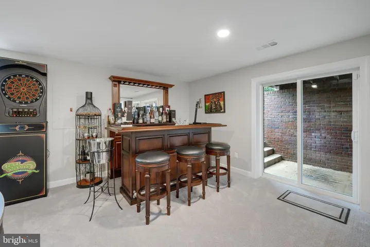 9425 Lakeside Dr, Vienna, Virginia 22182
