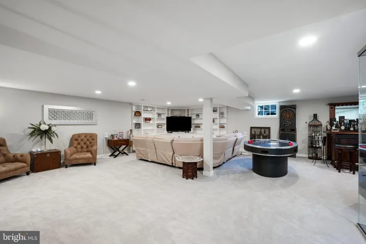 9425 Lakeside Dr, Vienna, Virginia 22182