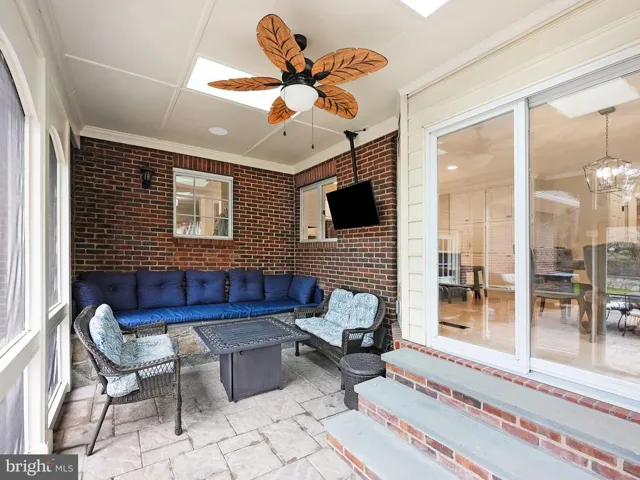 9425 Lakeside Dr, Vienna, Virginia 22182