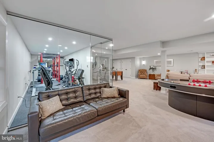 9425 Lakeside Dr, Vienna, Virginia 22182