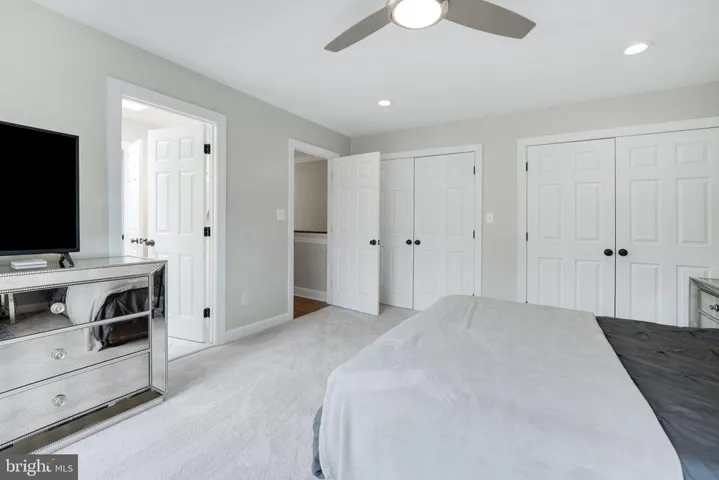 9425 Lakeside Dr, Vienna, Virginia 22182