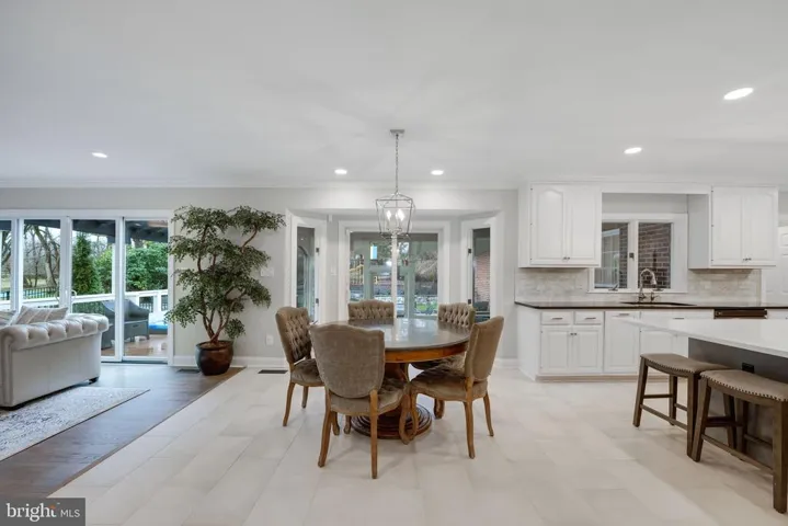 9425 Lakeside Dr, Vienna, Virginia 22182